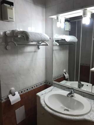 Хостелы Apartament in regim hotelier Бакэу Двухместный номер с 1 кроватью и собственной ванной комнатой-4
