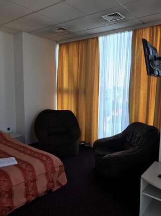 Хостелы Apartament in regim hotelier Бакэу Стандартный номер с кроватью размера "king-size"-44